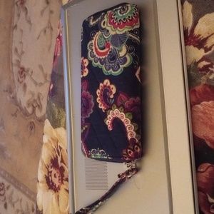 Really pretty Paisley Wristlet. 8 credit card slots both sides. Center coin.